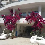 Apartament Bay, Bougainville Bay