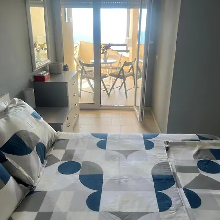 Bay, Bougainville Bay Sarandë