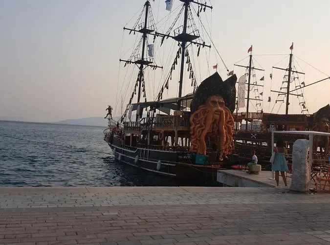 Bay, Bougainville Bay Sarandë