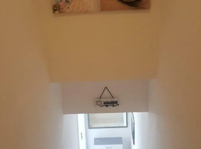 Bay, Bougainville Bay Sarandë