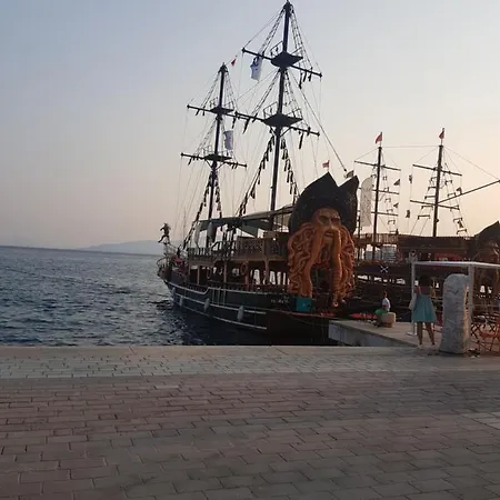 Bay, Bougainville Bay Sarandë