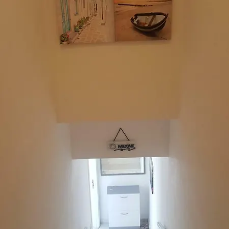 Bay, Bougainville Bay Sarandë