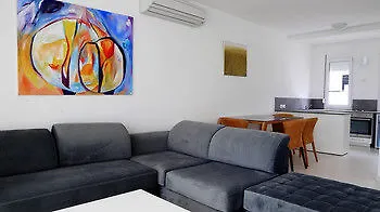 Apartment Bay, Bougainville Bay *